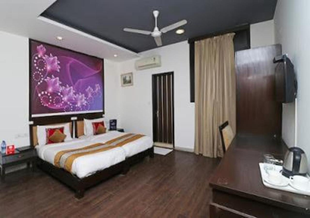 Hotel Loto - Sector 66 Noida Eksteriør bilde