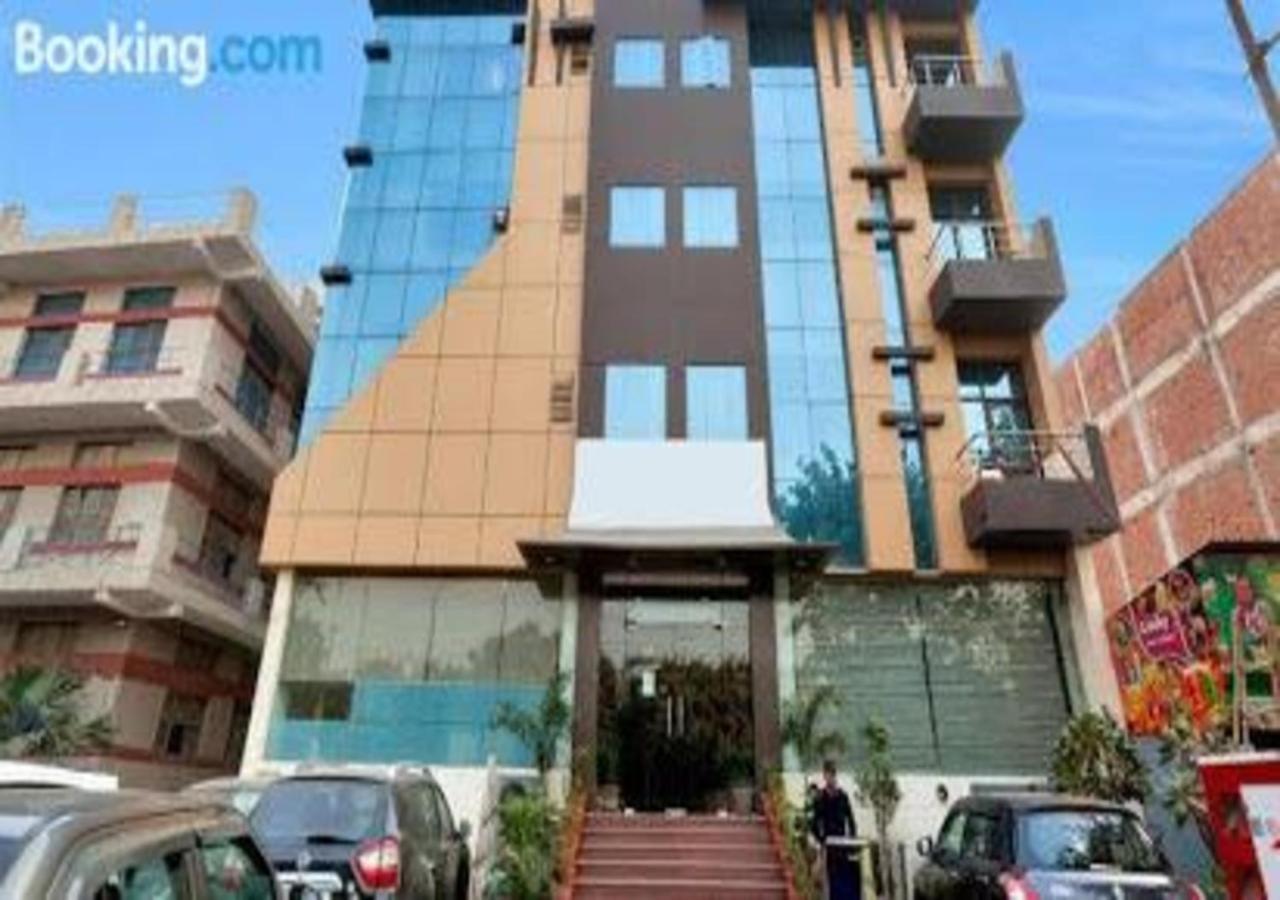 Hotel Loto - Sector 66 Noida Eksteriør bilde