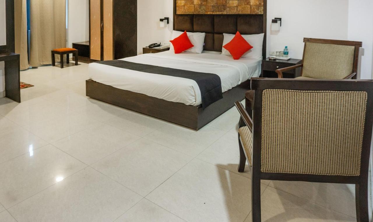 Hotel Loto - Sector 66 Noida Eksteriør bilde